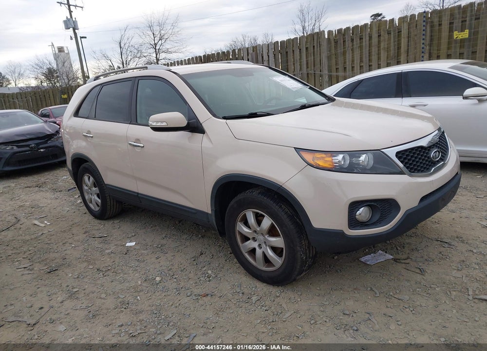 2011 KIA SORENTO LX VIN: 5XYKT4A15BG170818