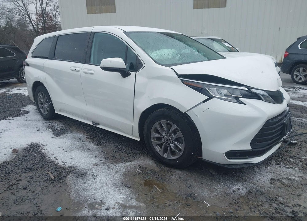2022 TOYOTA SIENNA LE VIN: 5TDKRKECXNS127937