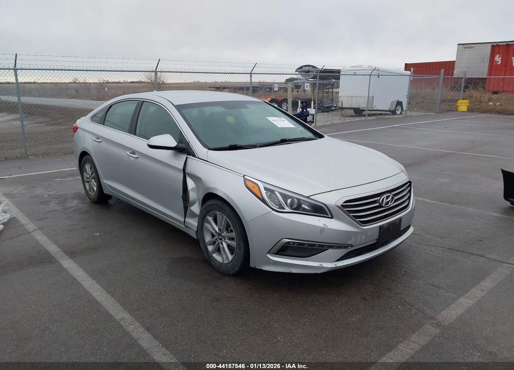 2015 HYUNDAI SONATA SE VIN: 5NPE24AF2FH220973