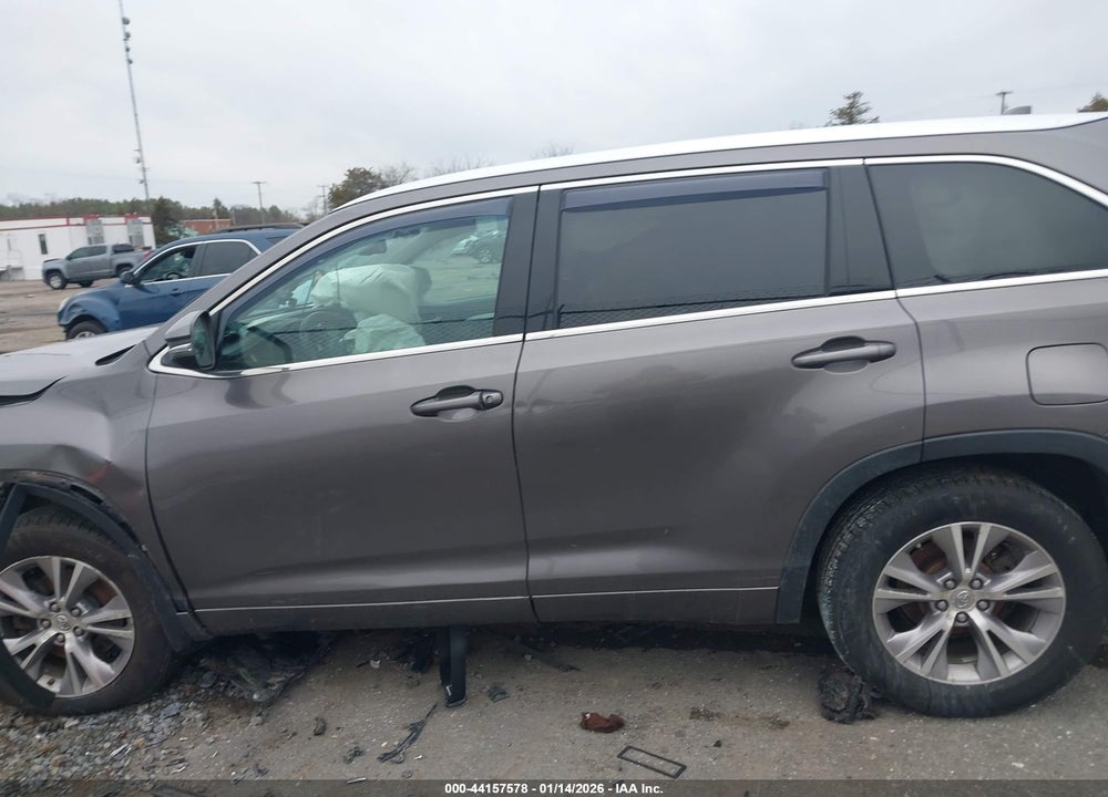 2015 TOYOTA HIGHLANDER XLE V6 VIN: 5TDJKRFH3FS167278