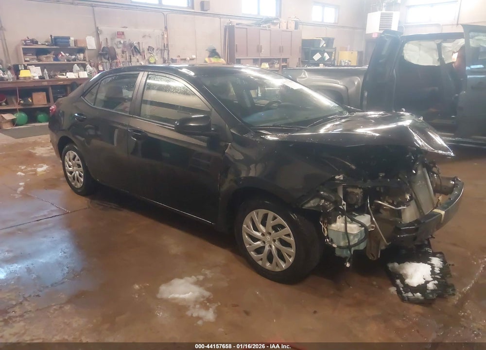 2018 TOYOTA COROLLA LE VIN: 5YFBURHE2JP822551
