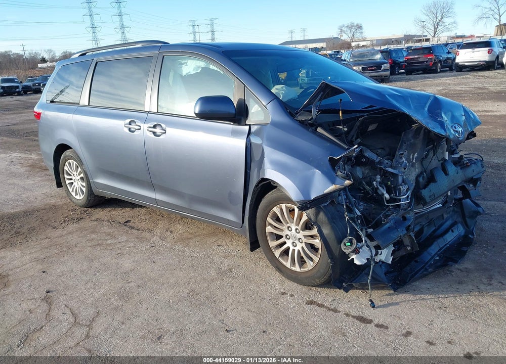 2015 TOYOTA SIENNA XLE 8 PASSENGER VIN: 5TDYK3DC9FS600444