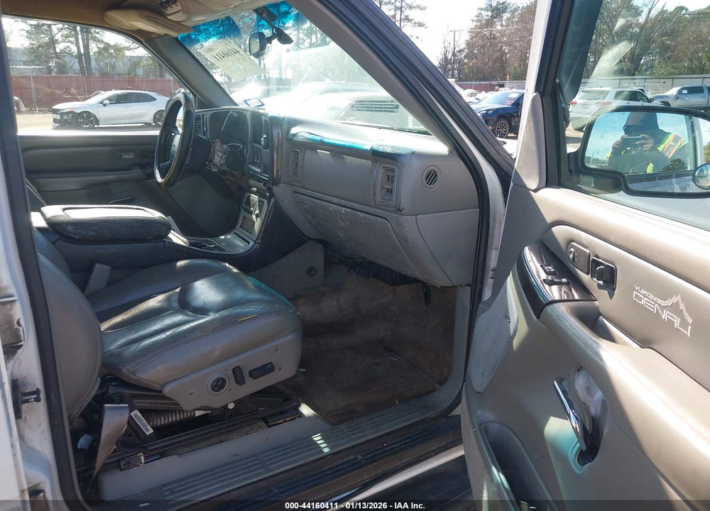 2001 CHEVROLET TAHOE LT VIN: 1GNEC13T61R169985