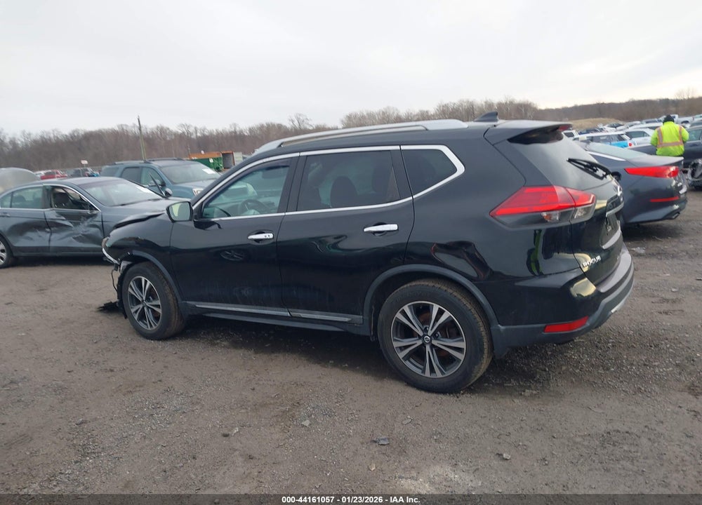2017 NISSAN ROGUE SL VIN: 5N1AT2MV1HC833468