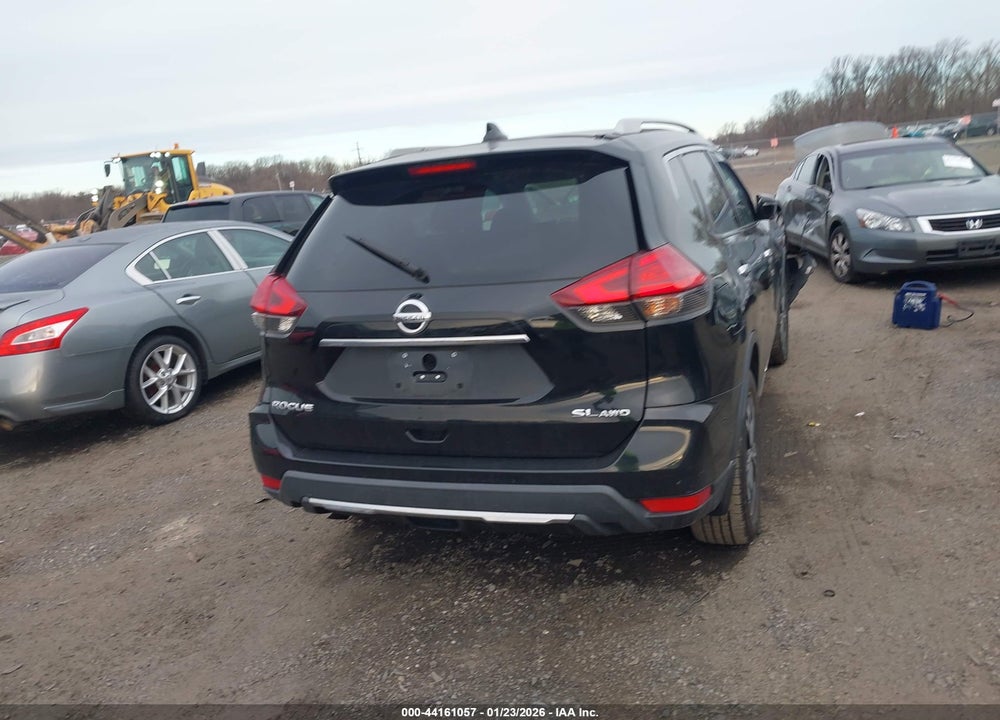 2017 NISSAN ROGUE SL VIN: 5N1AT2MV1HC833468