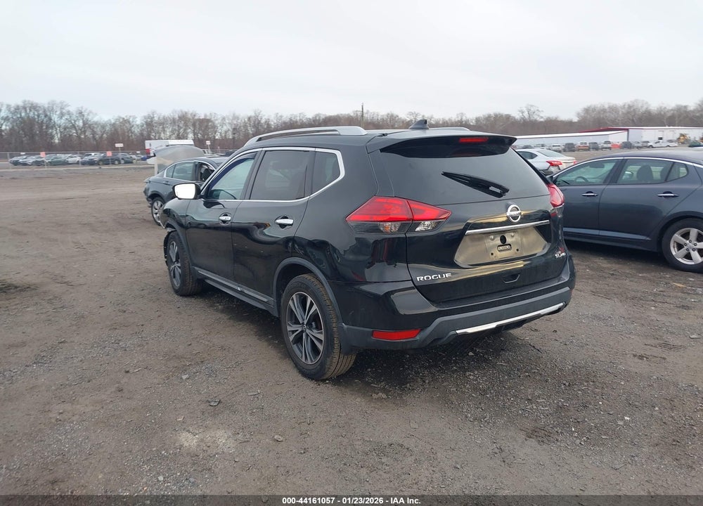 2017 NISSAN ROGUE SL VIN: 5N1AT2MV1HC833468