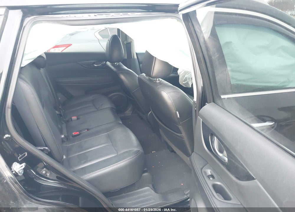 2017 NISSAN ROGUE SL VIN: 5N1AT2MV1HC833468