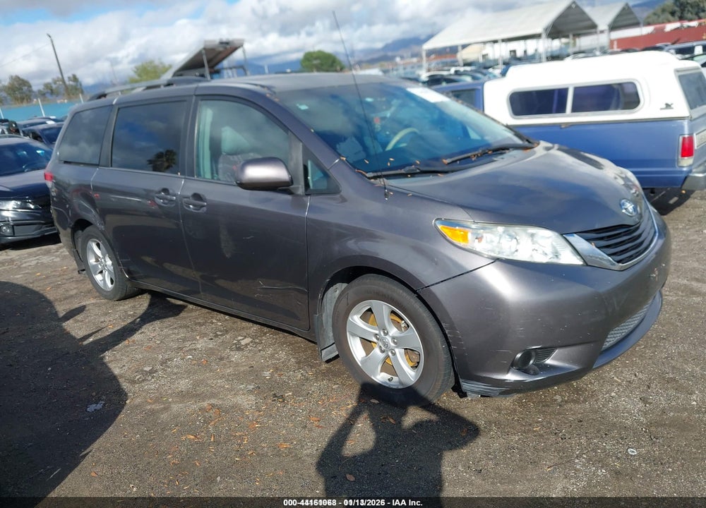 2013 TOYOTA SIENNA LE V6 8 PASSENGER VIN: 5TDKK3DC7DS344565