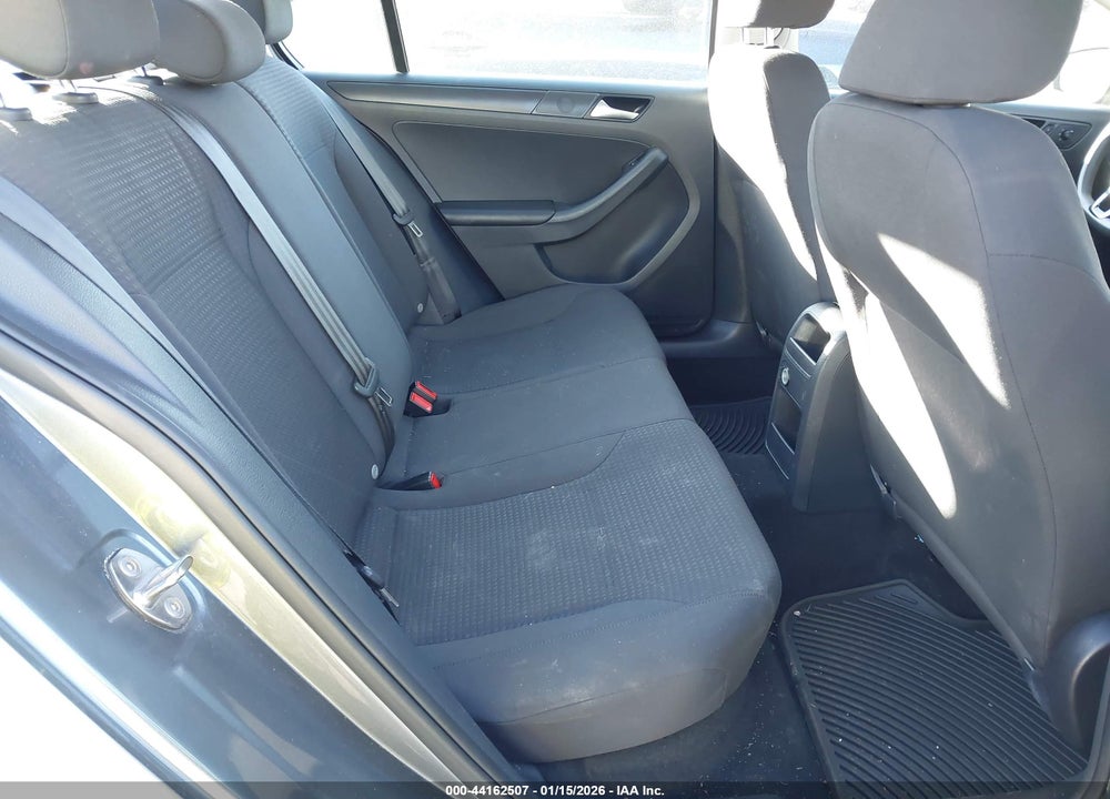 2015 VOLKSWAGEN JETTA 2.0L S VIN: 3VW2K7AJ3FM333363