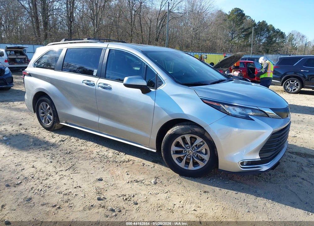 2022 TOYOTA SIENNA XLE VIN: 5TDYRKEC7NS102276