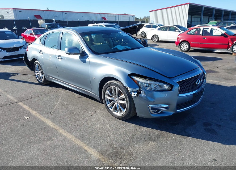 2018 INFINITI Q70 3.7 LUXE VIN: JN1BY1APXJM181110