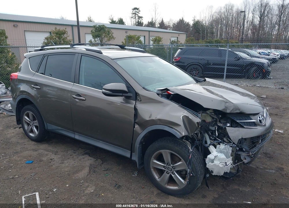 2015 TOYOTA RAV4 XLE VIN: 2T3RFREV0FW248199