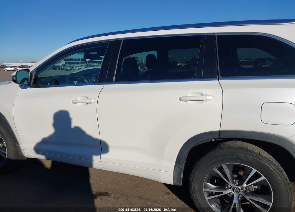 2016 TOYOTA HIGHLANDER XLE V6 VIN: 5TDKKRFH5GS140265