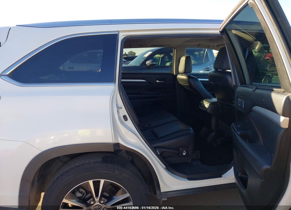 2016 TOYOTA HIGHLANDER XLE V6 VIN: 5TDKKRFH5GS140265