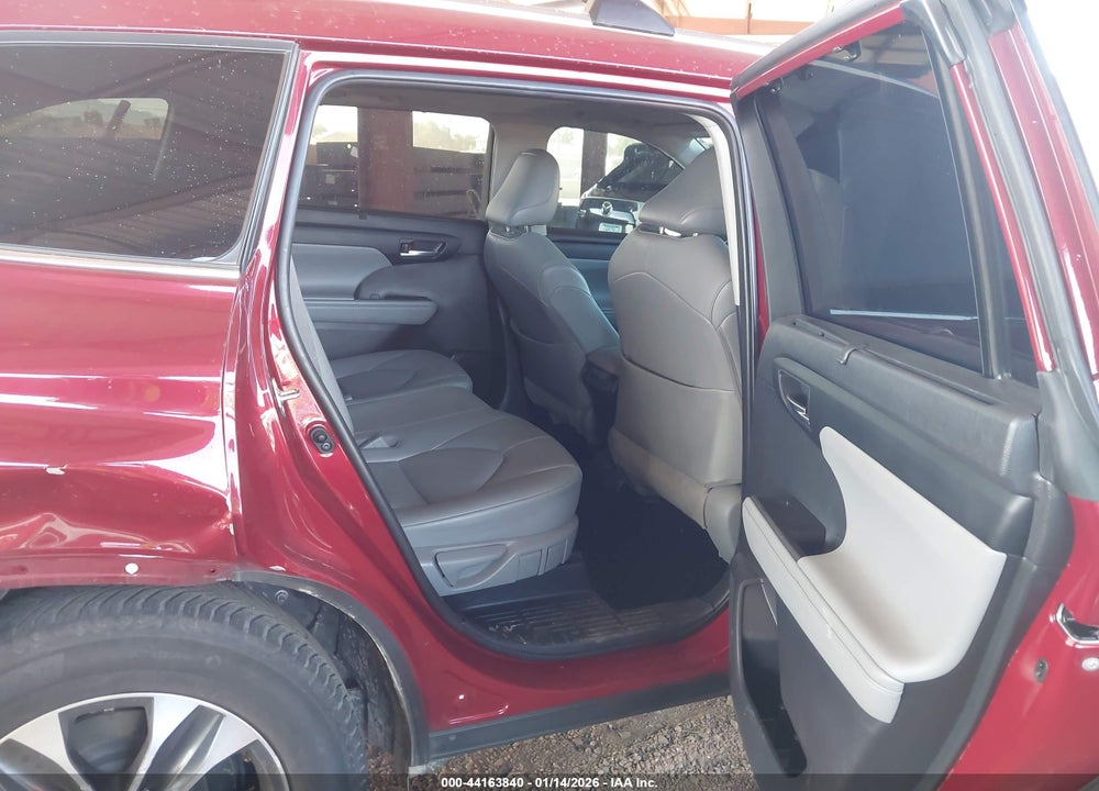 2021 TOYOTA HIGHLANDER XLE VIN: 5TDHZRAH3MS075974