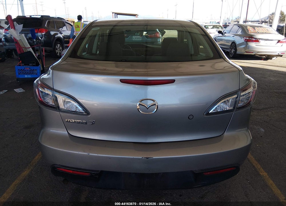 2011 MAZDA 3 I SPORT VIN: JM1BL1UF1B1382590