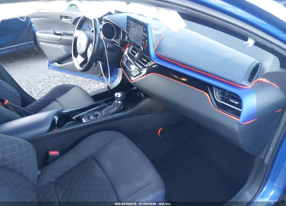 2020 TOYOTA C-HR XLE VIN: NMTKHMBX4LR104770