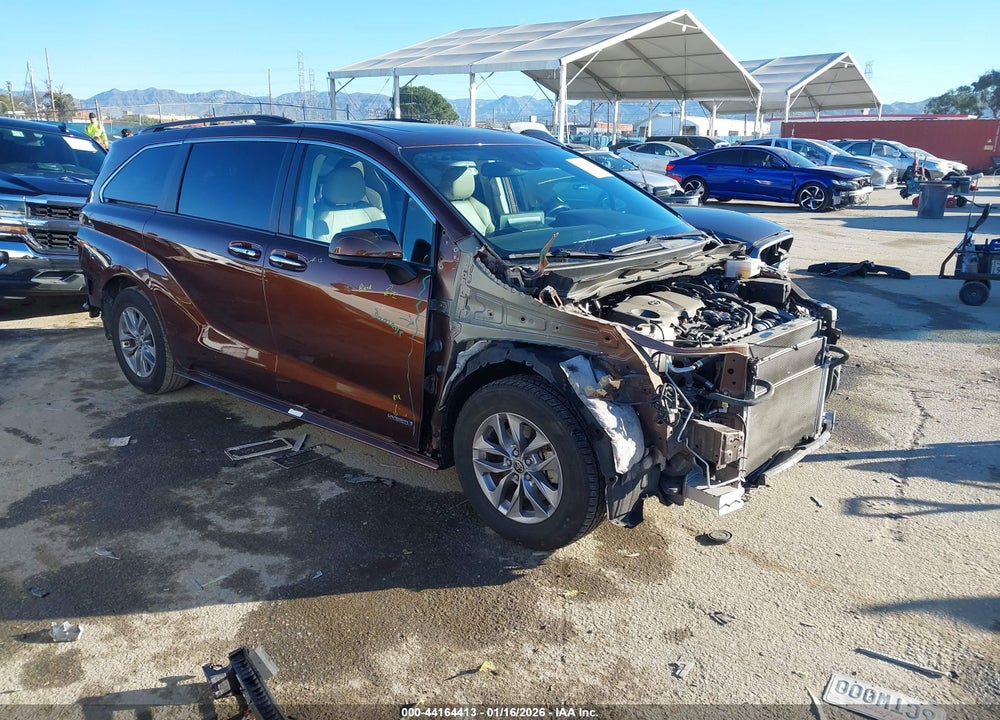 2021 TOYOTA SIENNA XLE VIN: 5TDYRKEC0MS071712