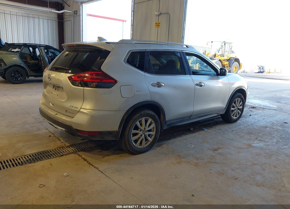 2017 NISSAN ROGUE SV VIN: 5N1AT2MV4HC857828