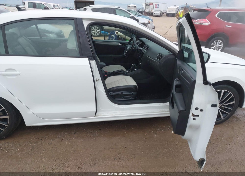 2016 VOLKSWAGEN JETTA 1.8T SPORT VIN: 3VWD17AJ2GM236586