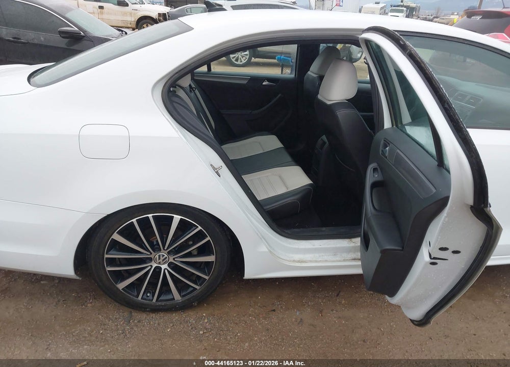 2016 VOLKSWAGEN JETTA 1.8T SPORT VIN: 3VWD17AJ2GM236586