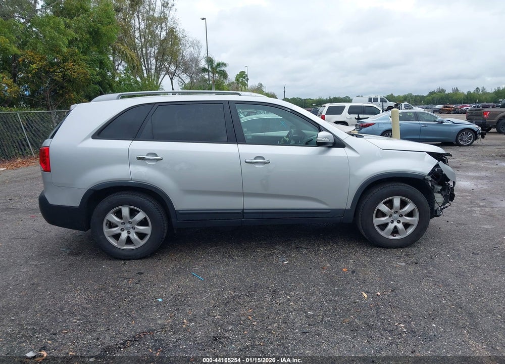 2013 KIA SORENTO LX V6 VIN: 5XYKT4A21DG383163