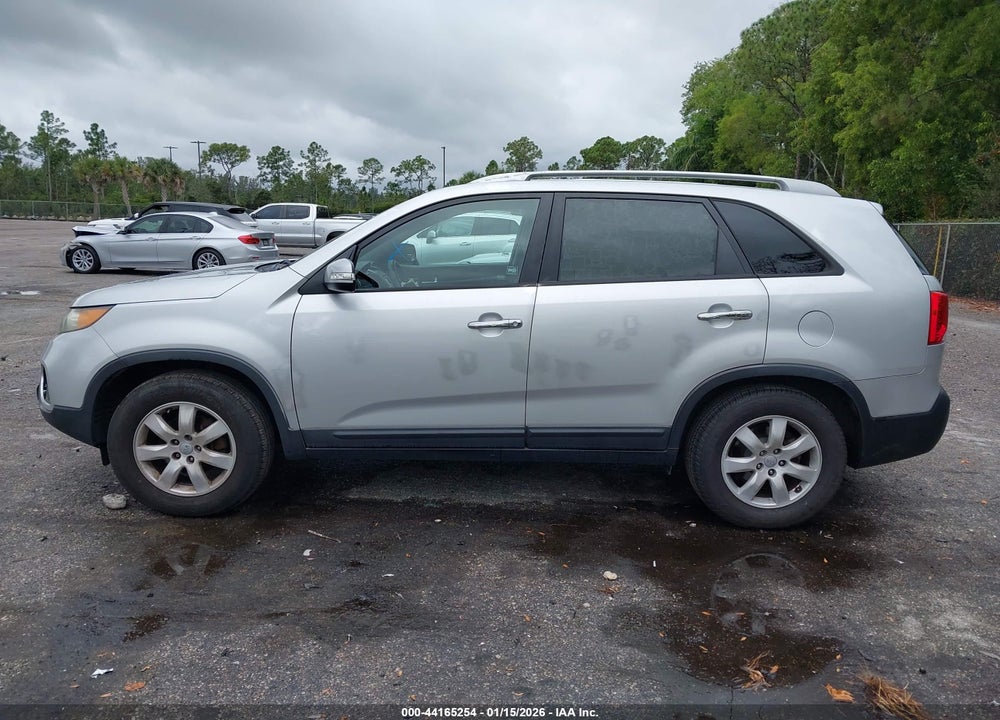 2013 KIA SORENTO LX V6 VIN: 5XYKT4A21DG383163
