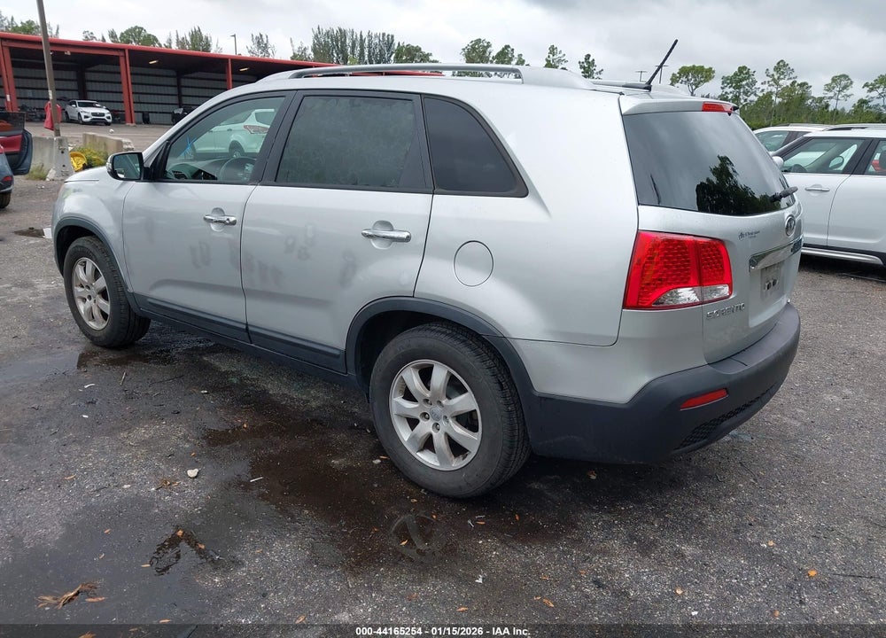 2013 KIA SORENTO LX V6 VIN: 5XYKT4A21DG383163