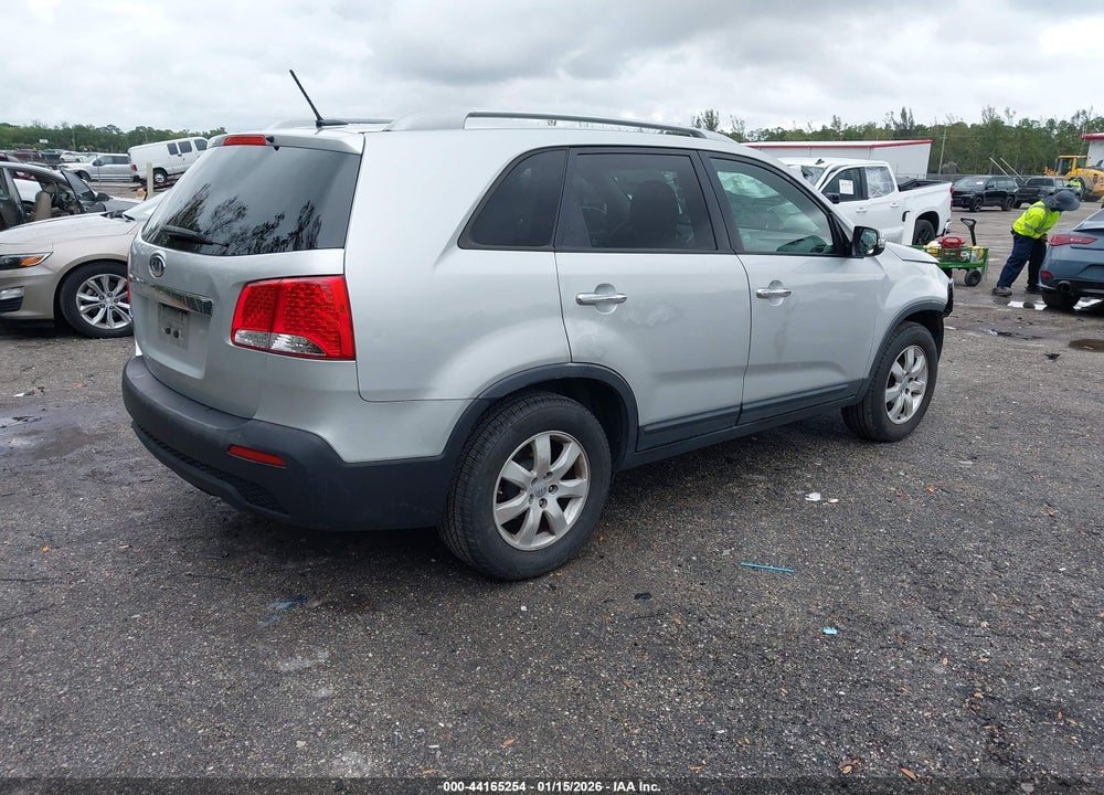 2013 KIA SORENTO LX V6 VIN: 5XYKT4A21DG383163
