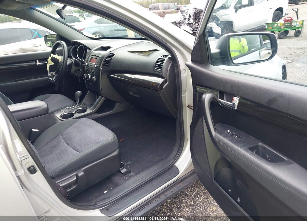 2013 KIA SORENTO LX V6 VIN: 5XYKT4A21DG383163