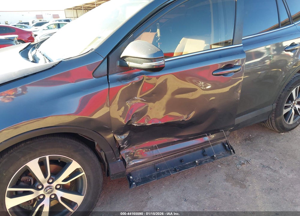2018 TOYOTA RAV4 XLE VIN: JTMWFREV6JJ740987