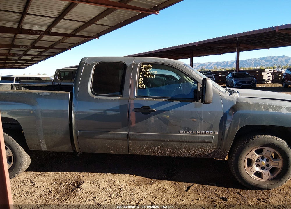2008 CHEVROLET SILVERADO 1500 LT2 VIN: 2GCEK19J381213428