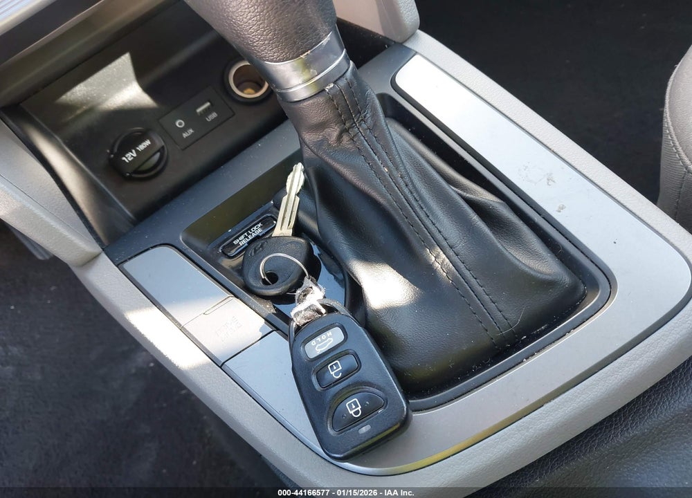 2019 HYUNDAI ELANTRA SE VIN: 5NPD74LF4KH427613