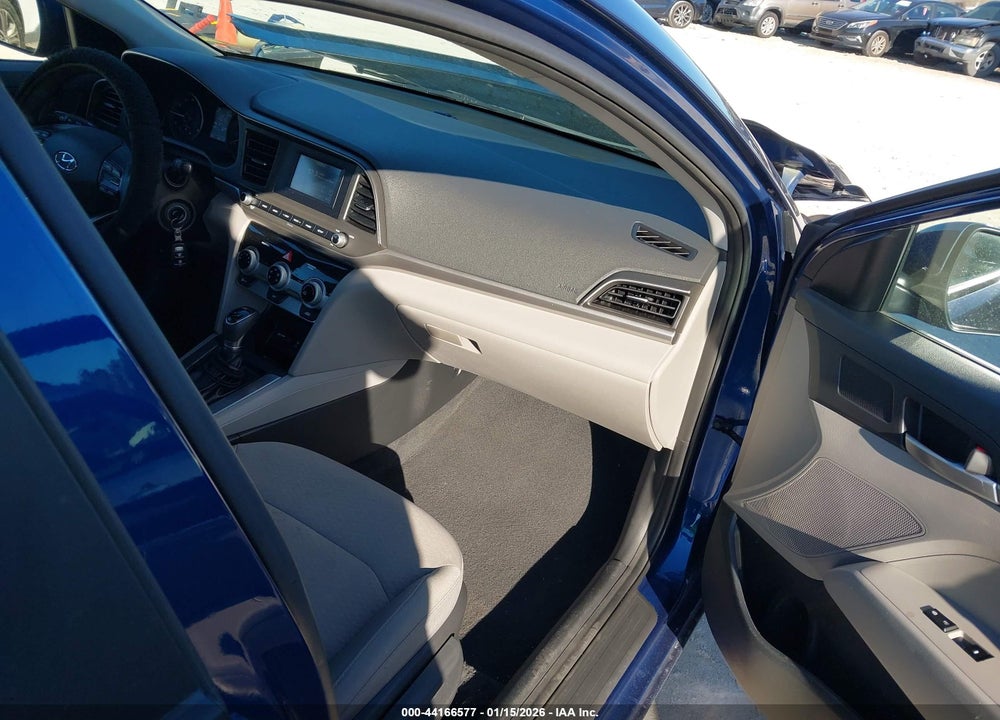 2019 HYUNDAI ELANTRA SE VIN: 5NPD74LF4KH427613