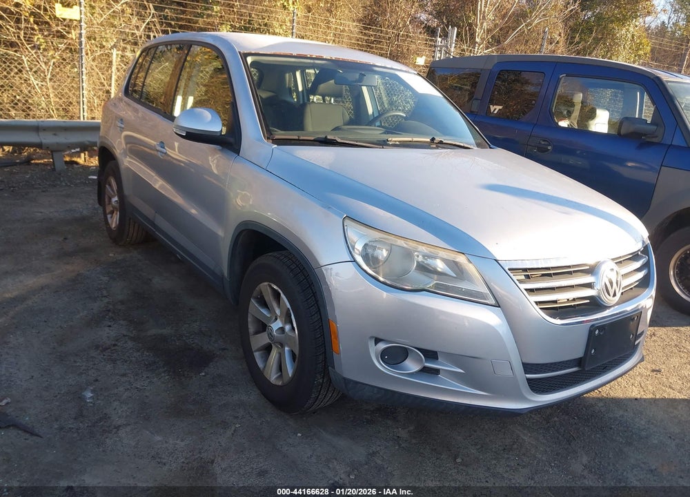 2010 VOLKSWAGEN TIGUAN S VIN: WVGAV7AX3AW515840