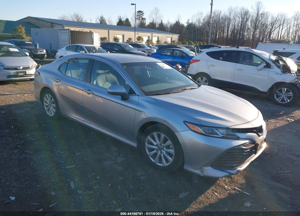 2018 TOYOTA CAMRY LE VIN: 4T1B11HK7JU634882