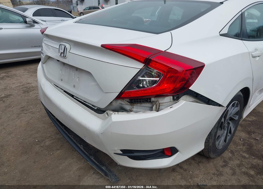 2018 HONDA CIVIC EX VIN: 2HGFC2F7XJH530637