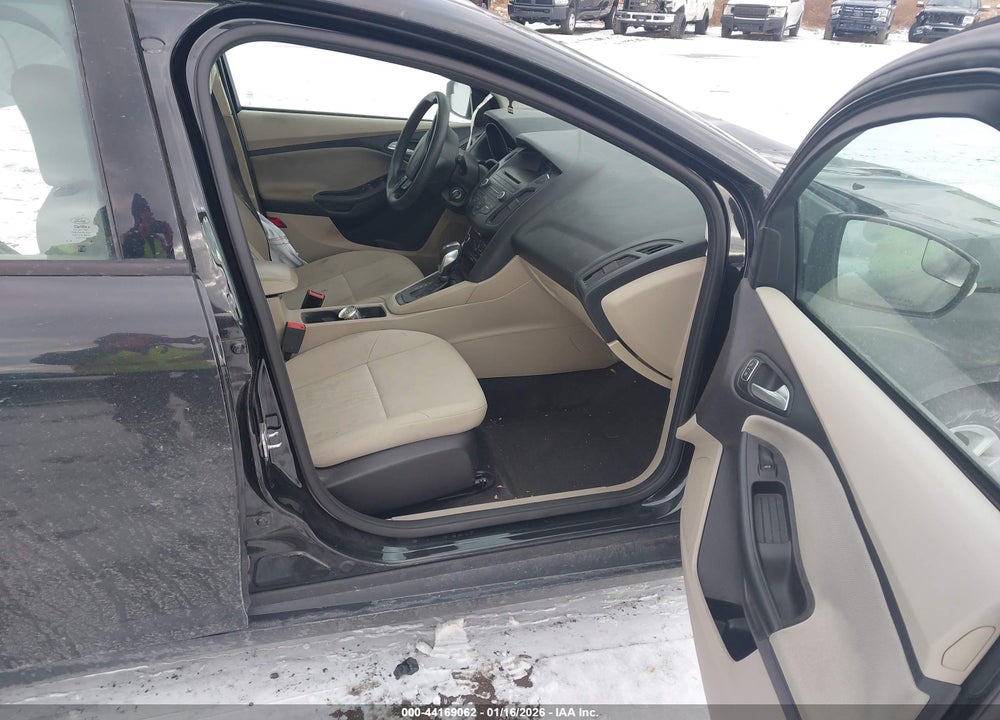 2015 FORD FOCUS SE VIN: 1FADP3K20FL215937