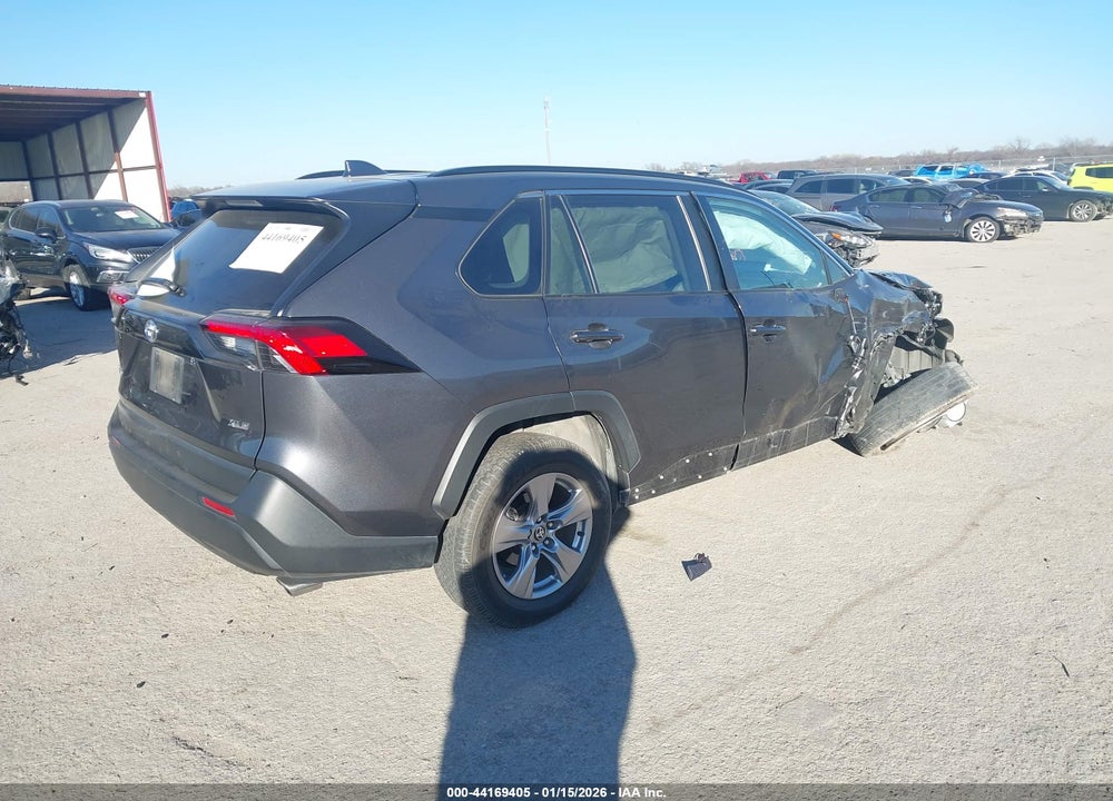 2022 TOYOTA RAV4 XLE VIN: 2T3W1RFV4NC193627