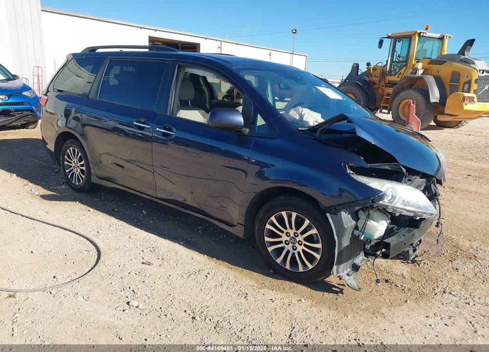 2019 TOYOTA SIENNA XLE 8 PASSENGER VIN: 5TDYZ3DC5KS972353