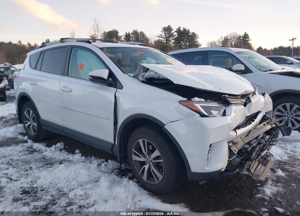 2016 TOYOTA RAV4 XLE VIN: 2T3RFREV7GW462141
