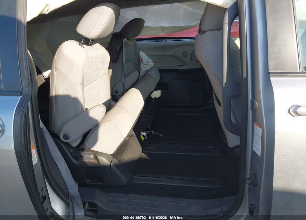 2023 TOYOTA SIENNA LE VIN: 5TDKRKEC3PS154707