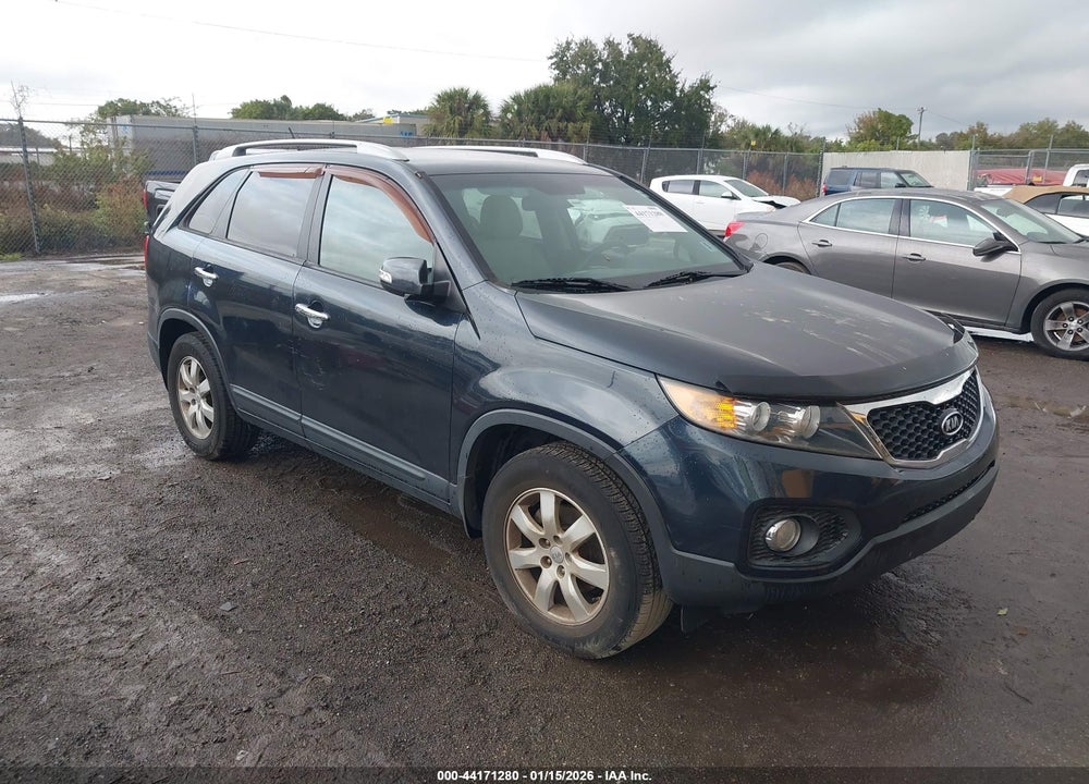 2013 KIA SORENTO LX VIN: 5XYKT3A61DG385878