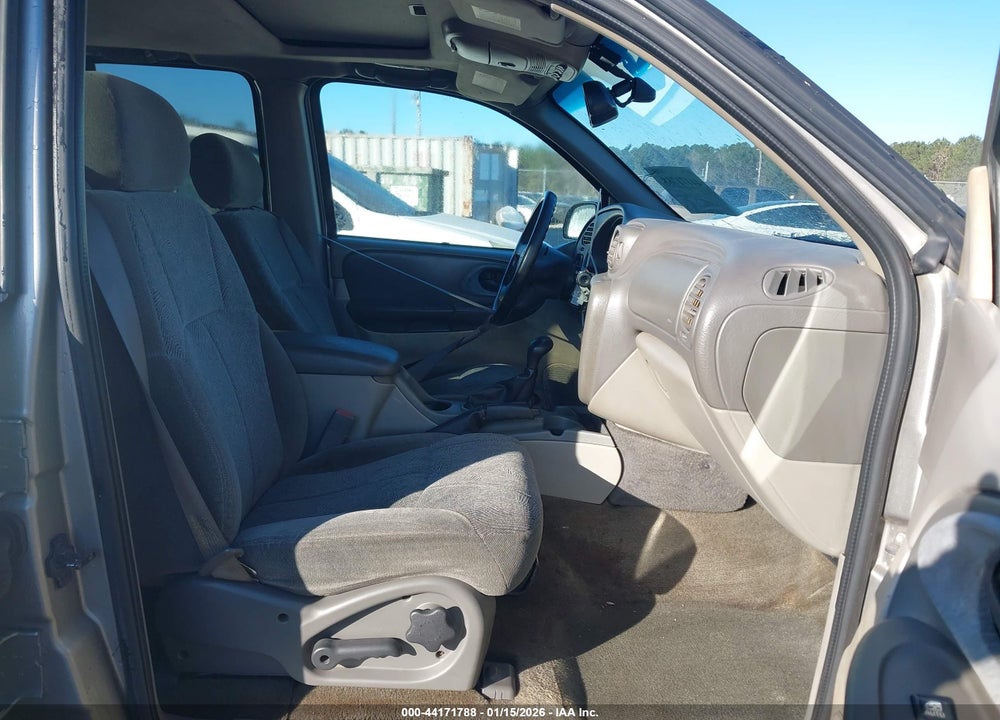 2002 CHEVROLET TRAILBLAZER LT VIN: 1GNDT13S322420040