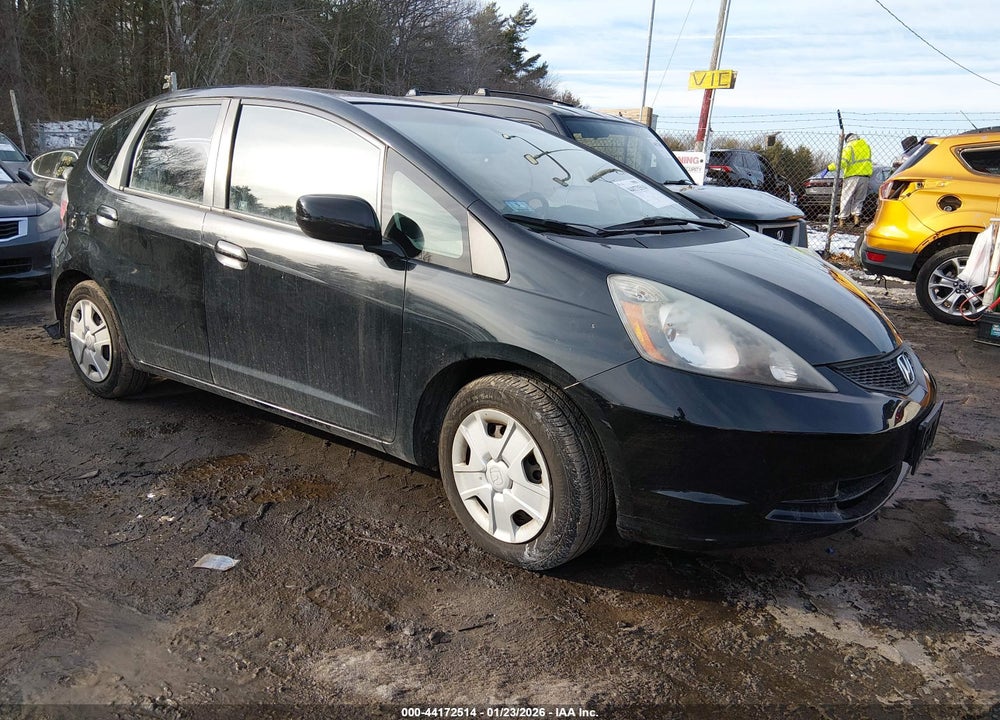 2013 HONDA FIT VIN: JHMGE8H32DC025661