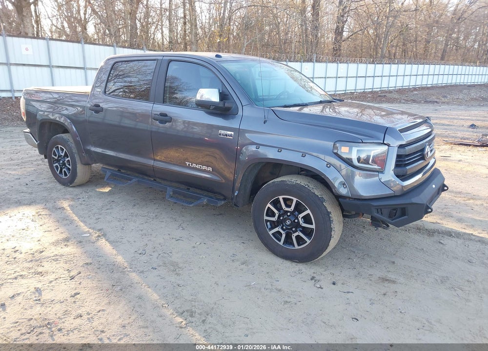 2017 TOYOTA TUNDRA SR5 5.7L V8 VIN: 5TFDW5F10HX635381