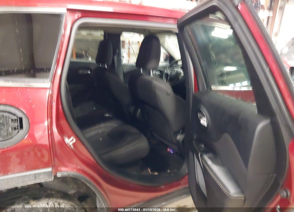 2015 JEEP CHEROKEE VIN: 1C4PJMCB8FW540055