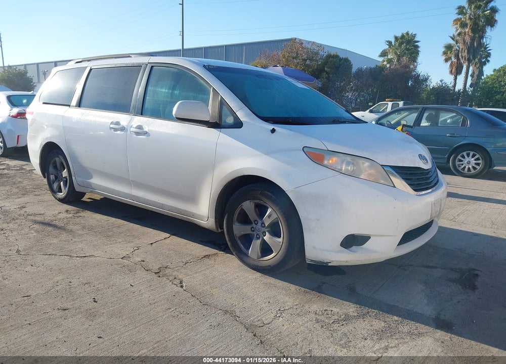 2013 TOYOTA SIENNA LE V6 8 PASSENGER VIN: 5TDKK3DC2DS396086