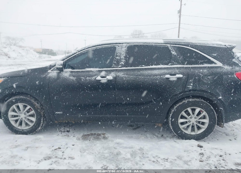 2017 KIA SORENTO 2.4L LX VIN: 5XYPG4A3XHG267663