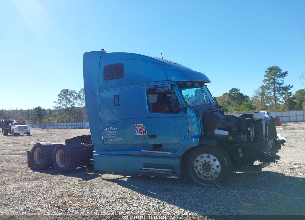 2000 VOLVO VN VIN: 4V4ND4RH8YN253371